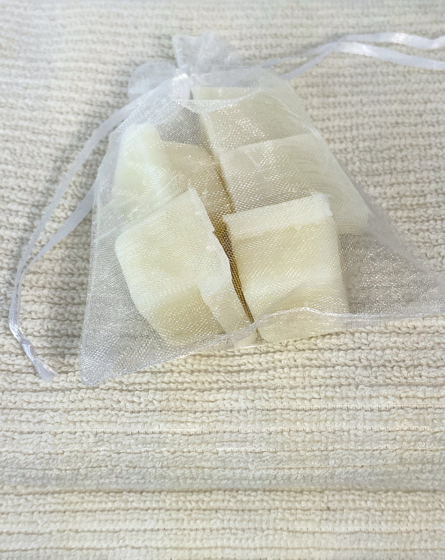 Wosk zapachowy (Wax melts) do kominków zapachowych i do aromatyzowania szaf "Świeży bambus"